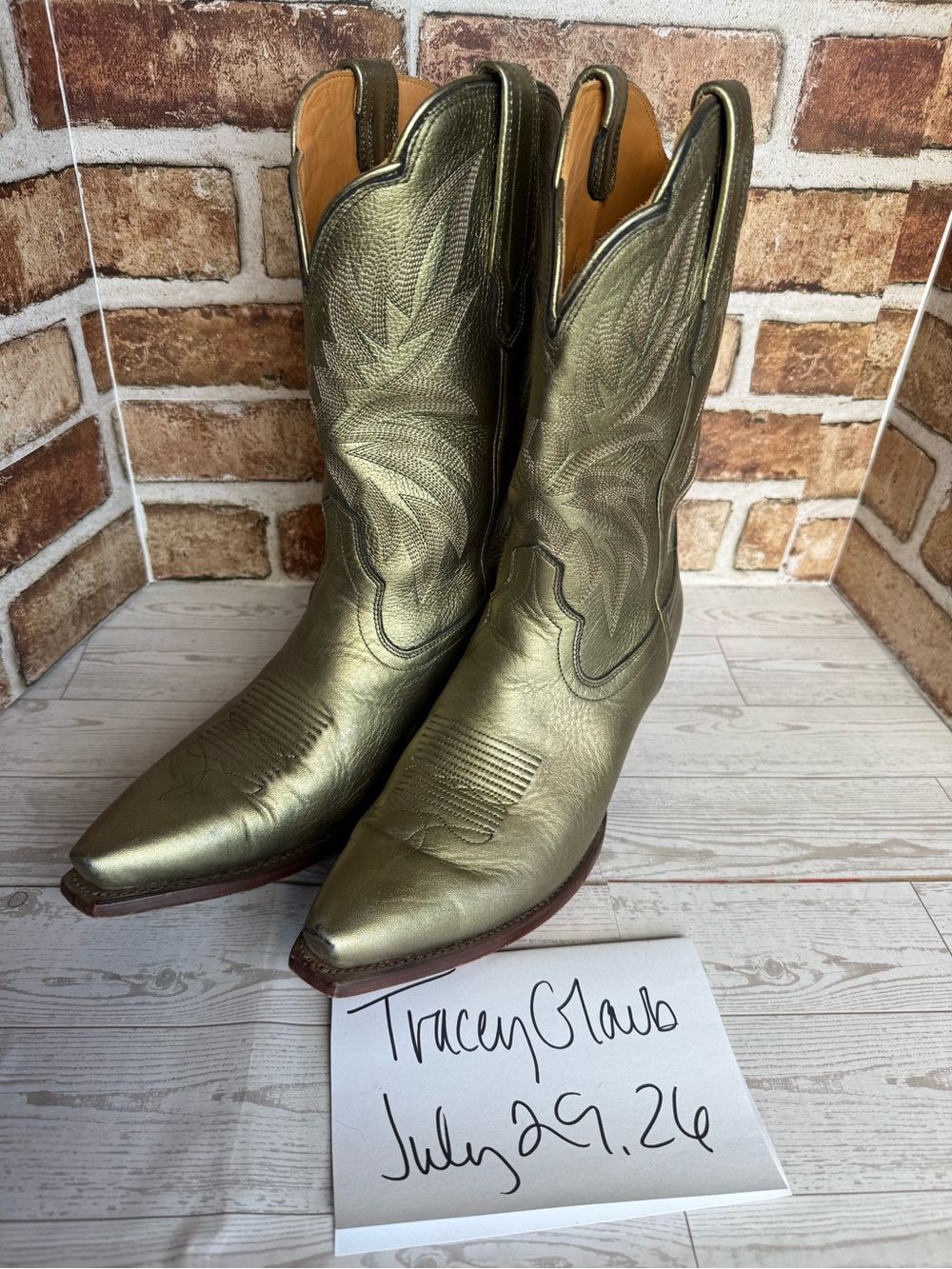 SOLD





  Tecovas  Metallic Olive Green Sadie’s